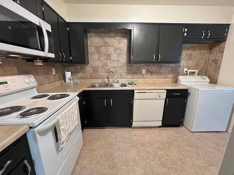 Derby Run Apartments — Photo 65