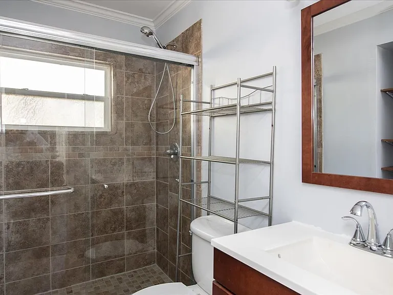 1096 Herndon St NW #B — Photo 15