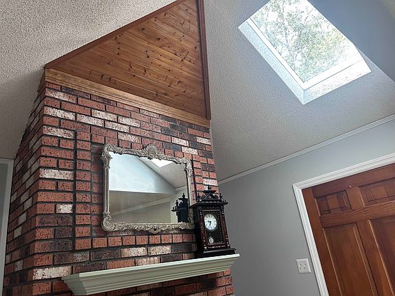 5th image of 1227 Colonial Rd