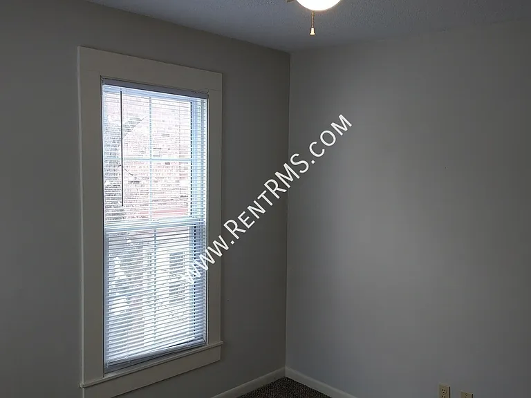 1614 SW College Ave #C — Photo 8