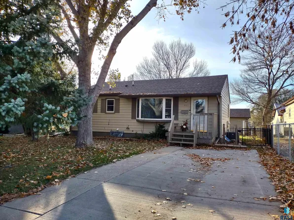 925 N Grand Ave, Pierre, SD 57501