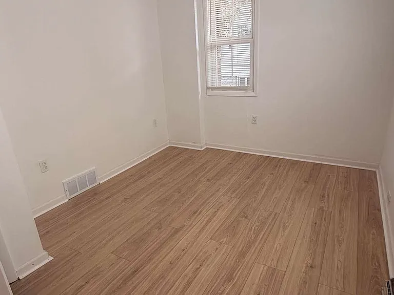 903 W 26th St #1 — Photo 9