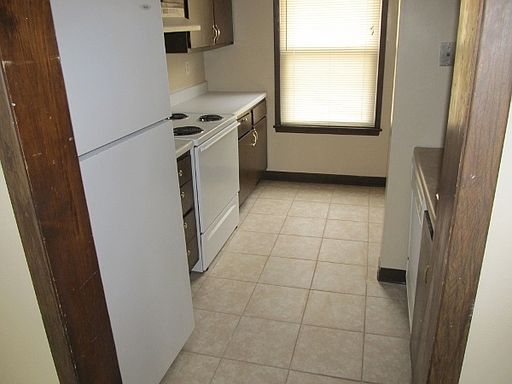 5th image of 326 Windsor Park Dr