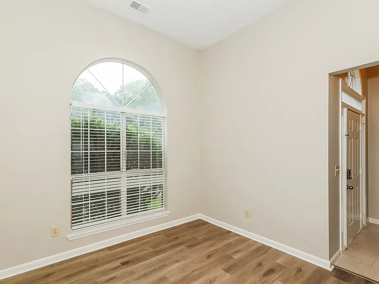 495 Anna Ave — Photo 7