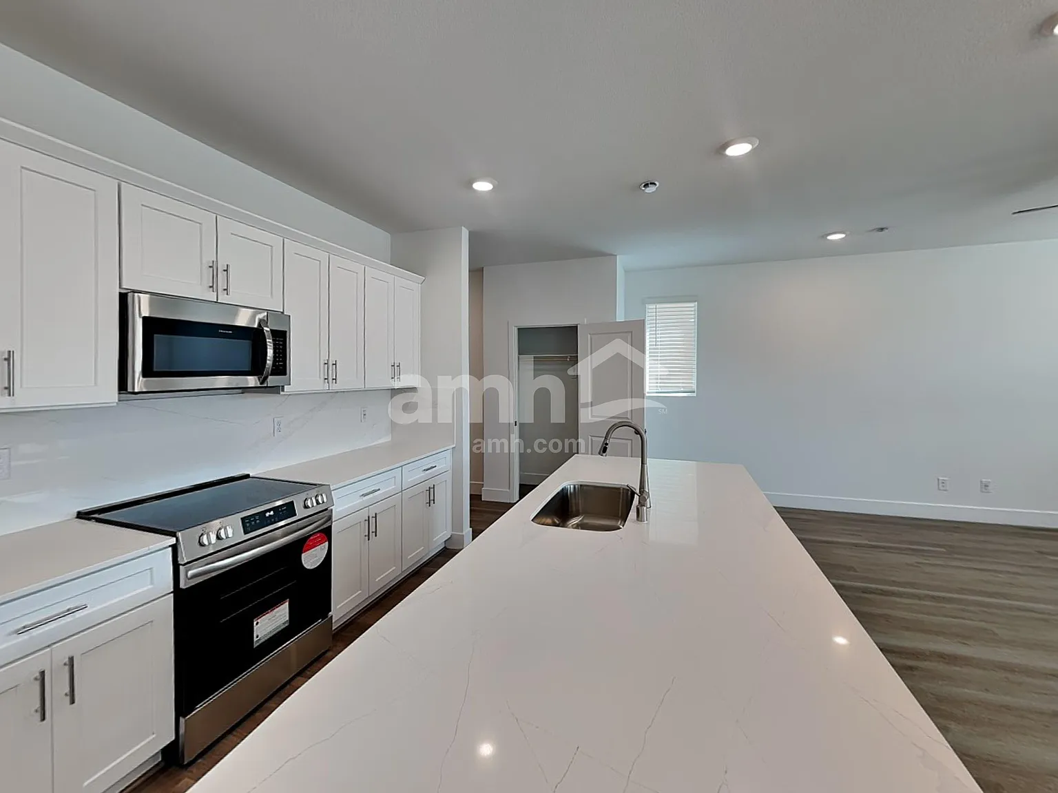 5 bed, 3.0 bath, 2395 sqft, $2,710 — Photo 3