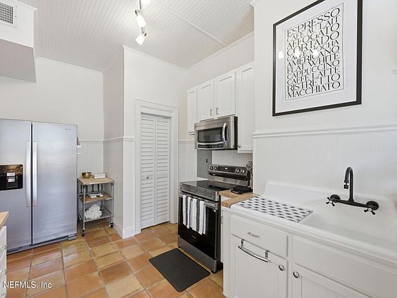 3rd image of 1786 Challen Ave APT 2