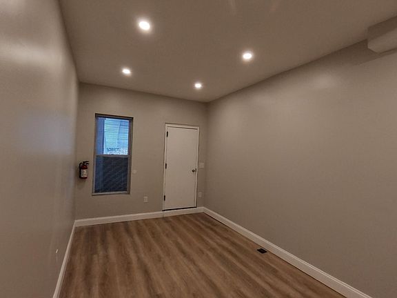 3rd image of 4646 York Rd #4