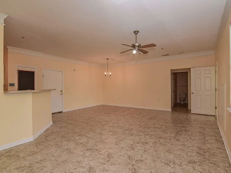 1481 Cambridge Lakes Dr — Photo 4