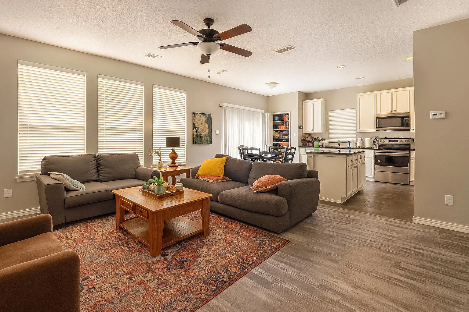 4 bed, 3.0 bath, 3110 sqft, $849 — Photo 3