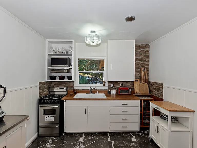 831 Blue Ridge Dr — Photo 16