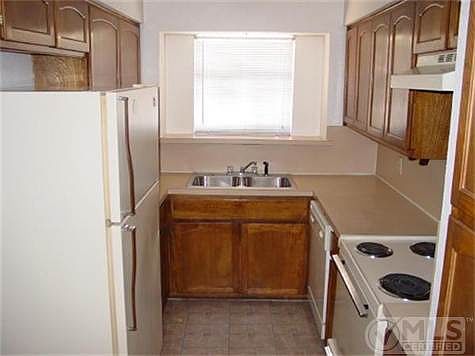 2nd image of 612 Briaroaks Ct