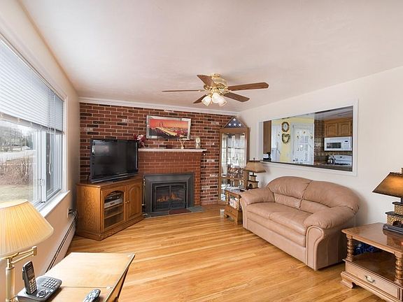 4th image of 36 Arcadia Ave