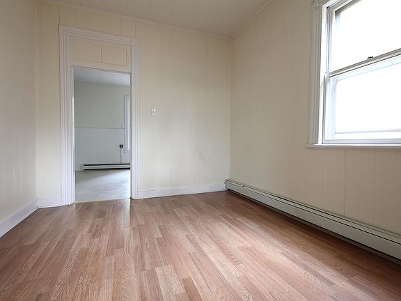 4th image of 338 Bramhall Ave
