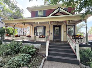 32 Oak Ln, Davenport, IA 52803