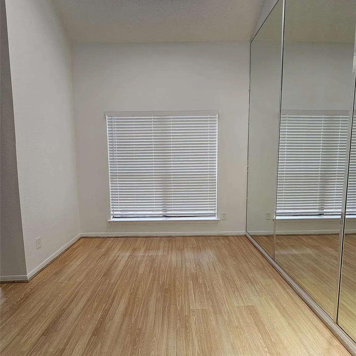 1 bed, 1.0 bath, 961 sqft, $1,200 — Photo 3