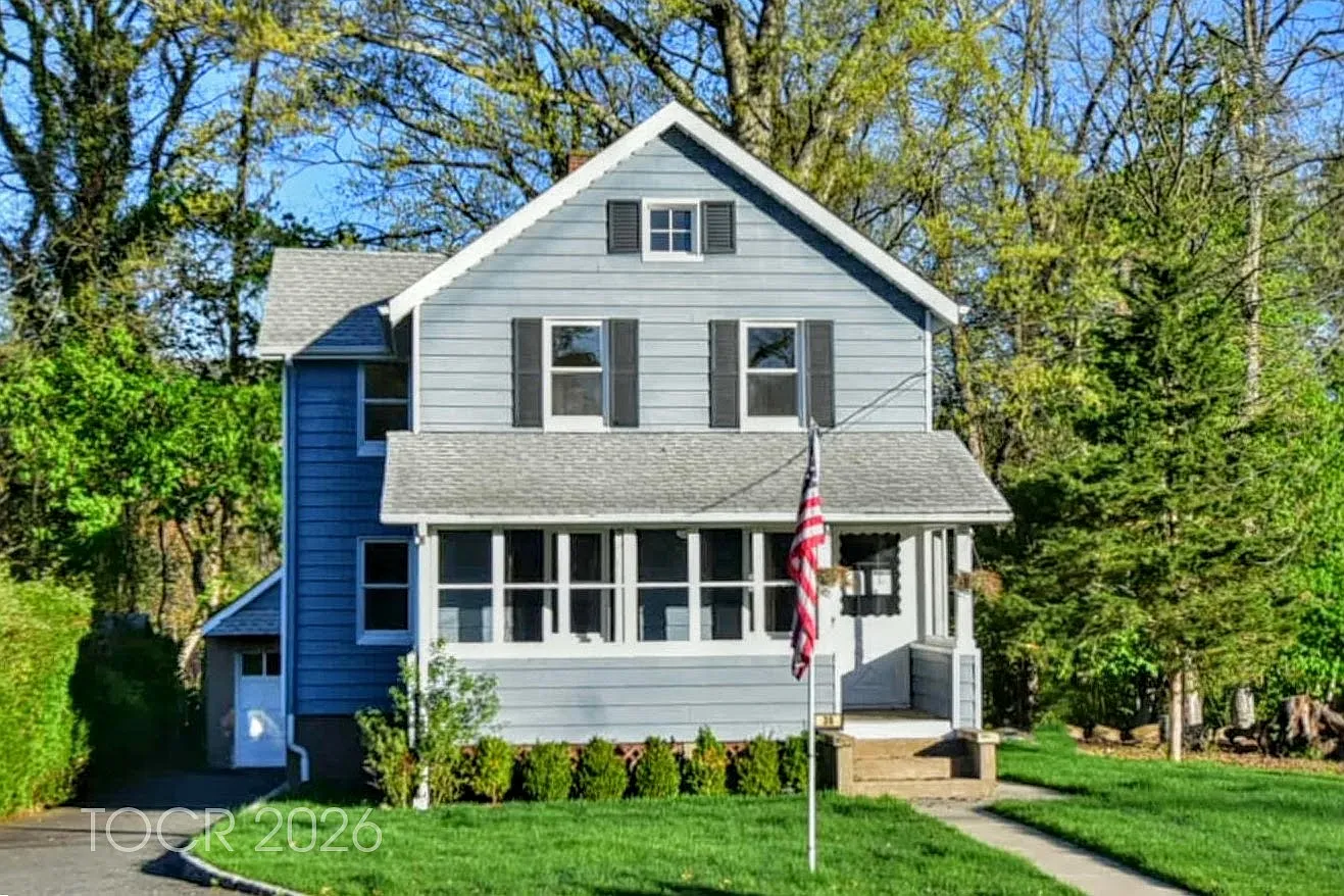 3 bed, 1.5 bath, $3,800 — Photo 2