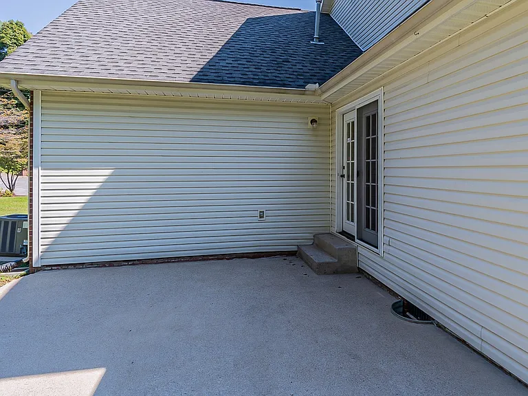 101 Donovan Ct — Photo 14