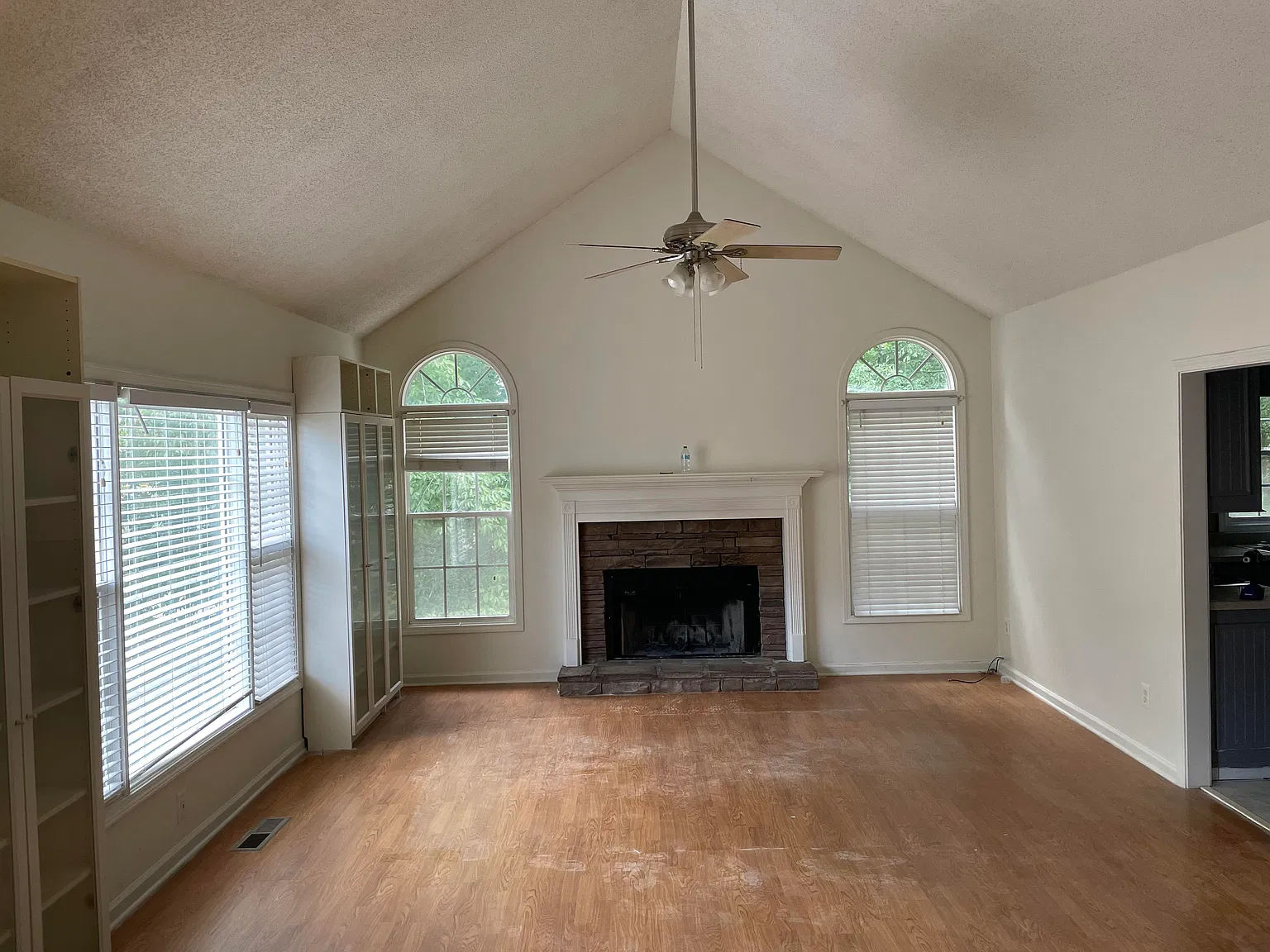 3 bed, 2190 sqft, $2,250 — Photo 4