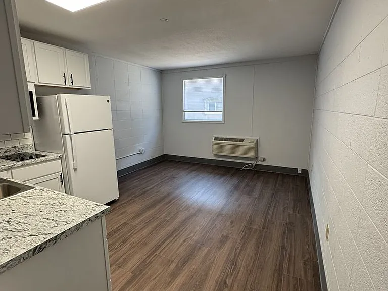 104 S Main St — Photo 15