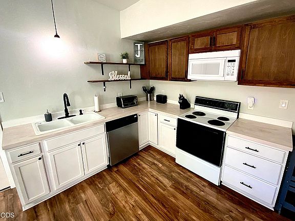 3rd image of 705 SE Riverside Ave