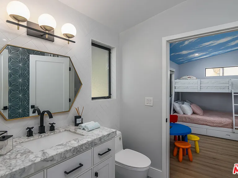 4821 Heaven Ave — Photo 30