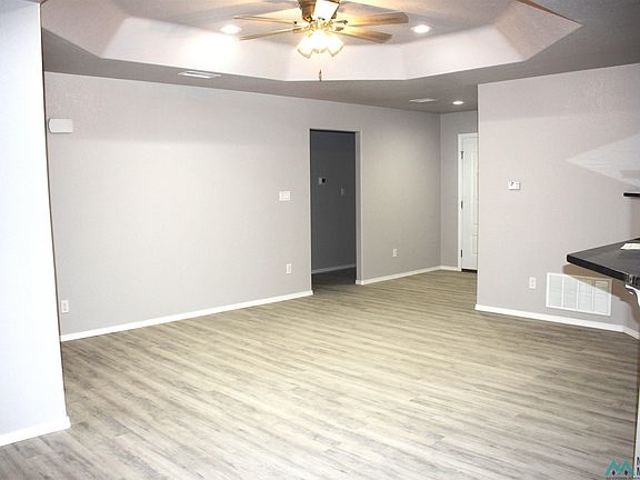 2nd image of 1024 Clover Ln