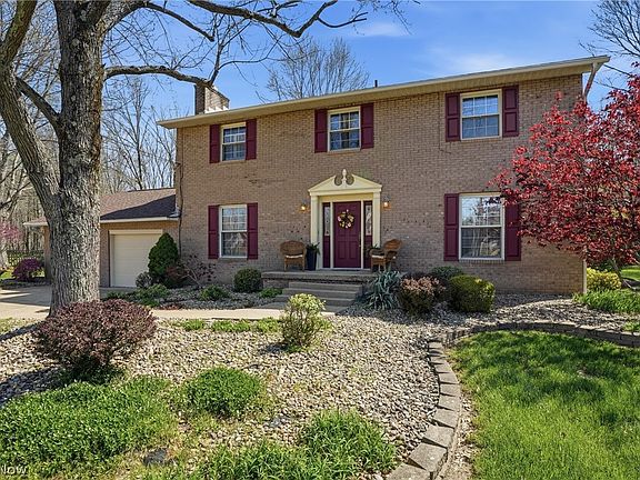 2nd image of 536 Windsor Dr