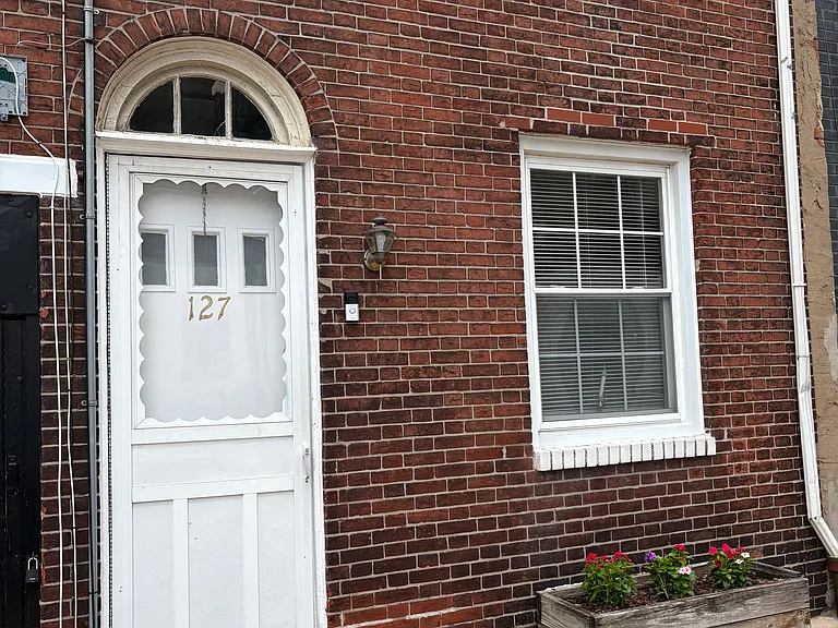 127 E Allen St — Photo 14