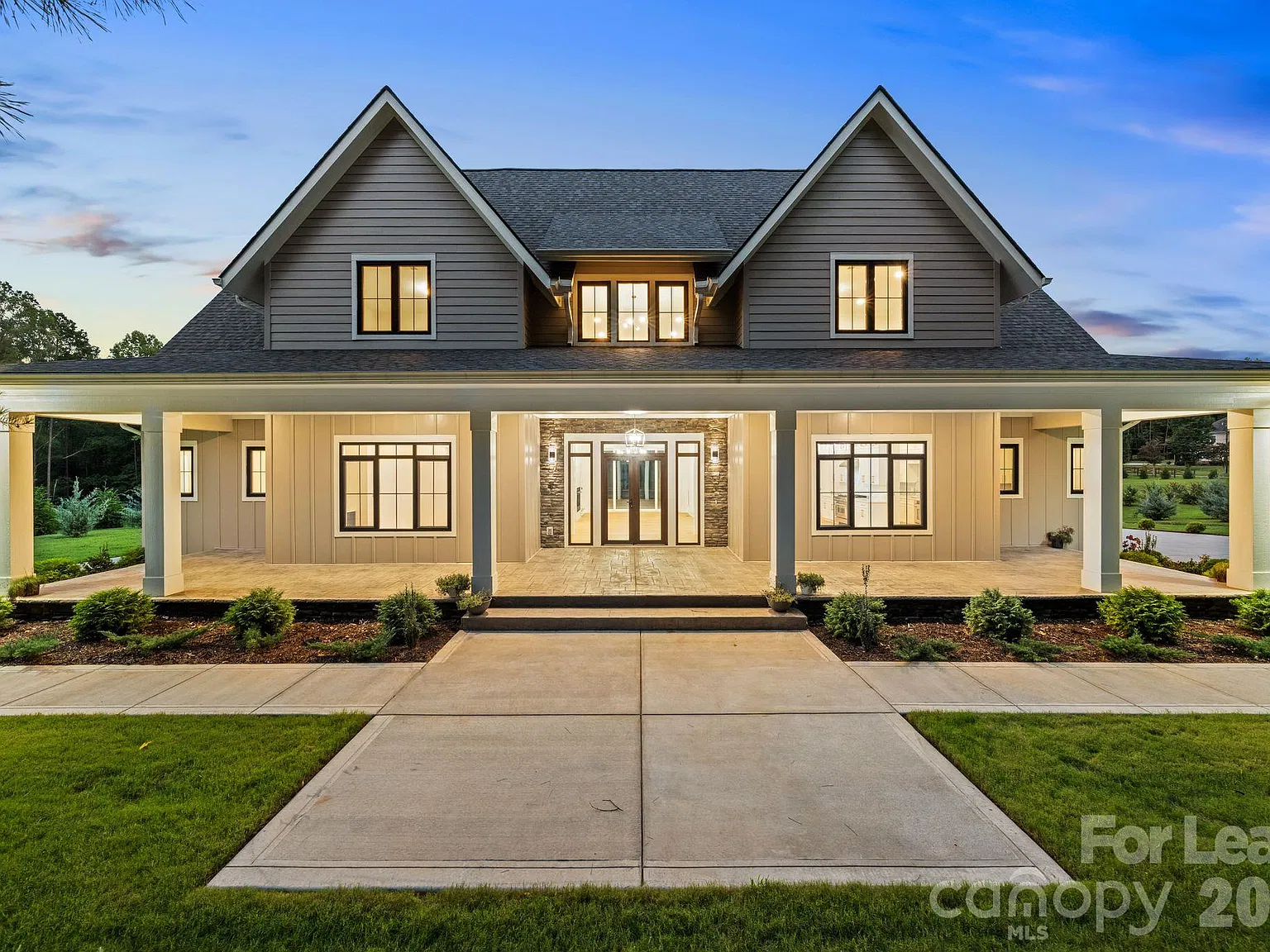 4 bed, 4.0 bath, 5129 sqft, $6,950 — Photo 1