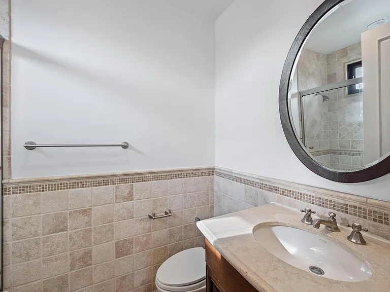 305 N Palm Dr — Photo 29