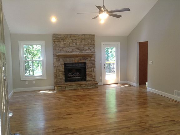 2nd image of 420 Chimney Blf