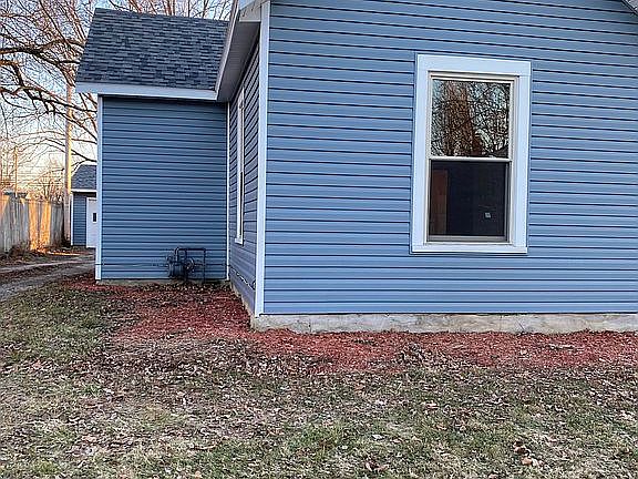 2nd image of 627 E Lincoln St