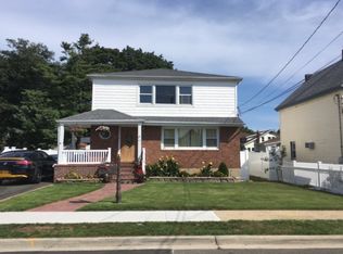 41 Jefferson Ave, Lynbrook, NY 11563
