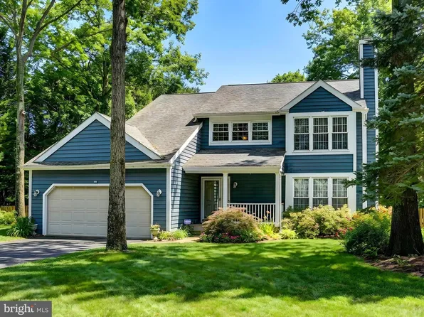 1301 Water Oak Dr, Pasadena, MD 21122