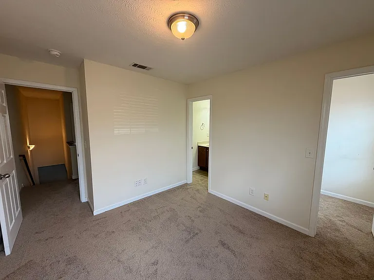 6021 Cullen Dr — Photo 12