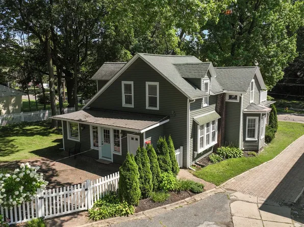 302 Merriman Rd, Akron, OH 44303
