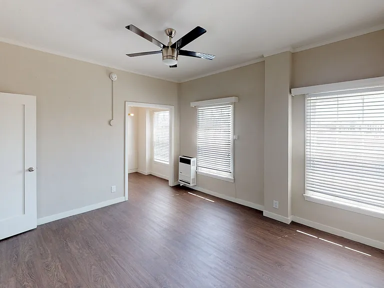 Guntharp Apartments — Photo 8
