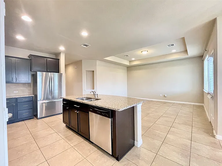 16412 Vescovo Ln — Photo 11