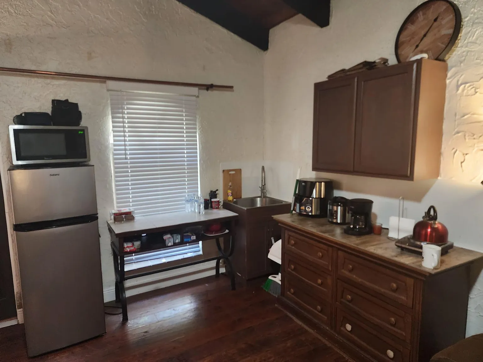 5 bed, 3400 sqft, $1,395 — Photo 4