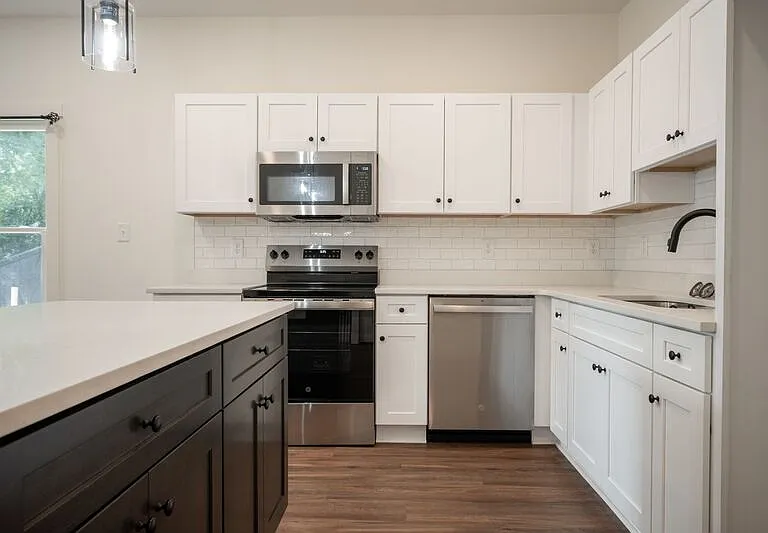 382 N Chase St — Photo 10