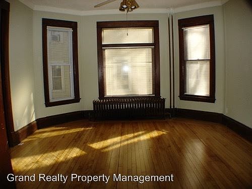 2nd image of 2826 Polk St NE