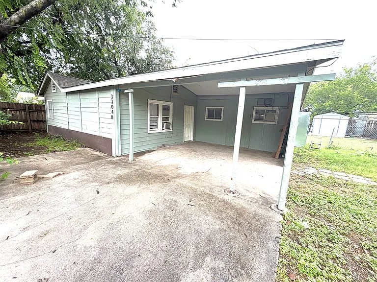 3304 W Cesar E Chavez Blvd #B — Photo 1