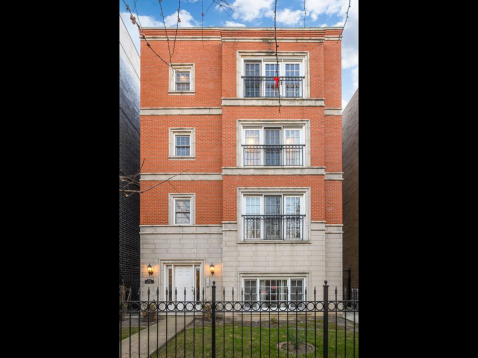 1st image of 2339 W Montrose Ave APT 3
