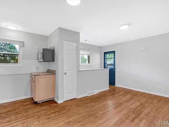 3rd image of 3909 Southern Aire Dr