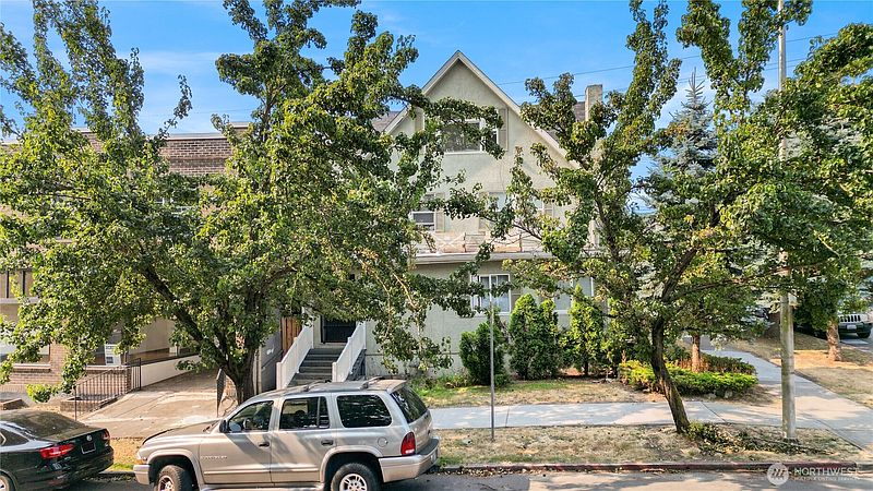 3rd image of 222 N I Street