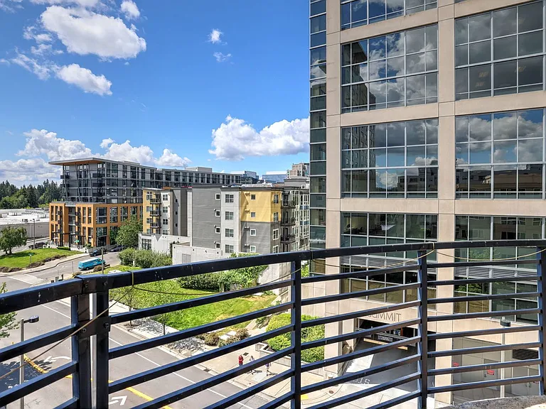 300 110th Ave NE #605 — Photo 32