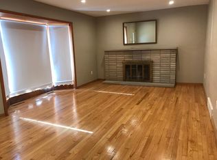 8644 Schreiber Dr, Munster, IN 46321