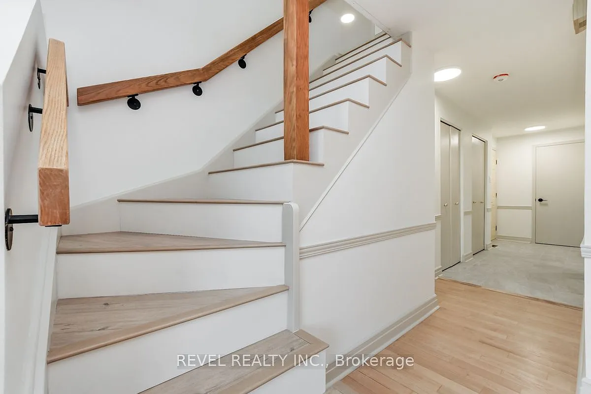 Building Photo - 5 Sandhurst Ct