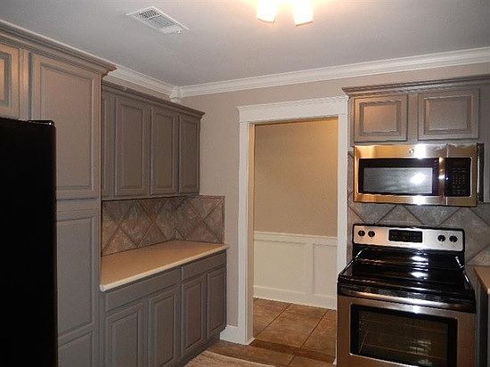 Kitchen w/ stainless