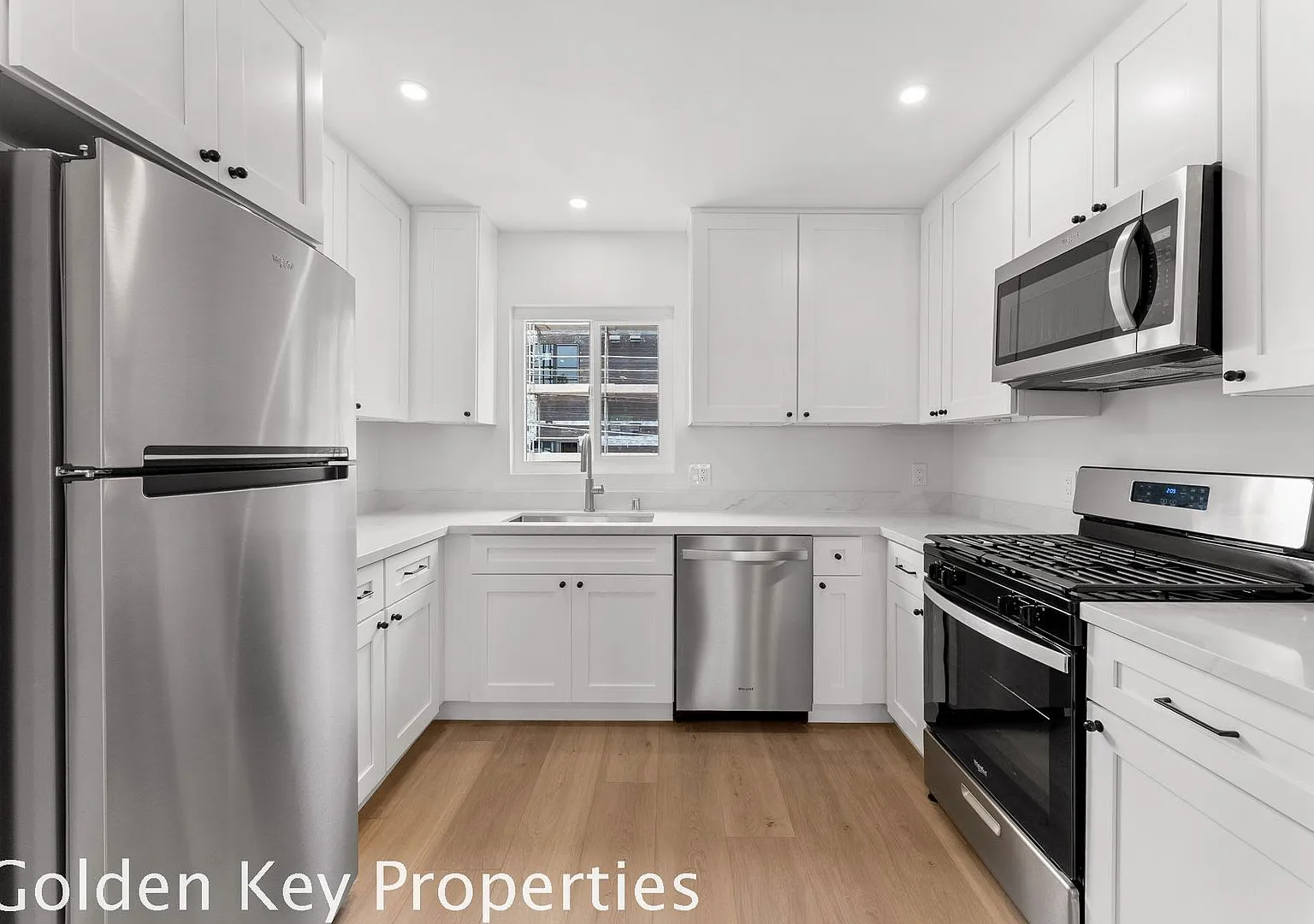 Beautifully remodeled apartment in South Oceanside just a few blocks from the beach! — Photo 1